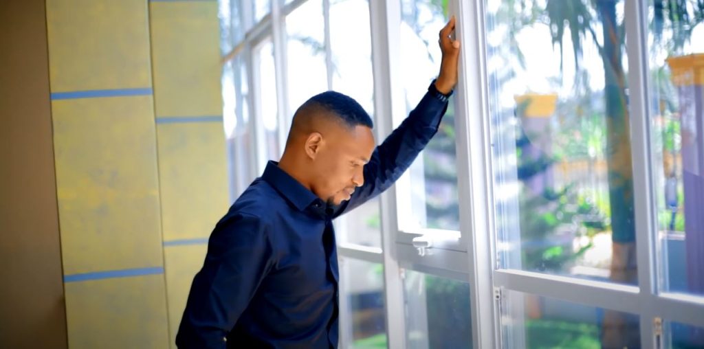 Music Video : Alex Herman – Ananipigania