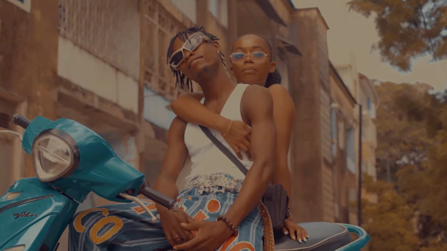 Music Video : Leo Nicky – Smile