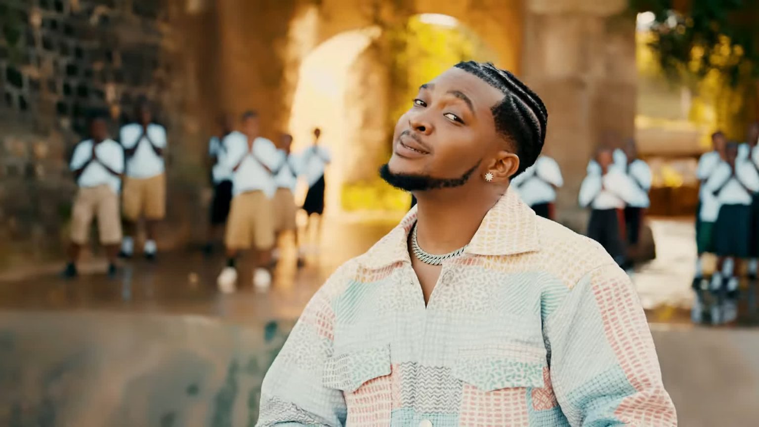Music Video : Godfrey Mteule Ft. Kusah – Huyu Mungu